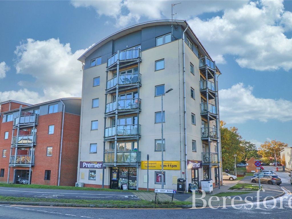2 bed flat for sale in De Grey Road, Colchester CO4, £160,000