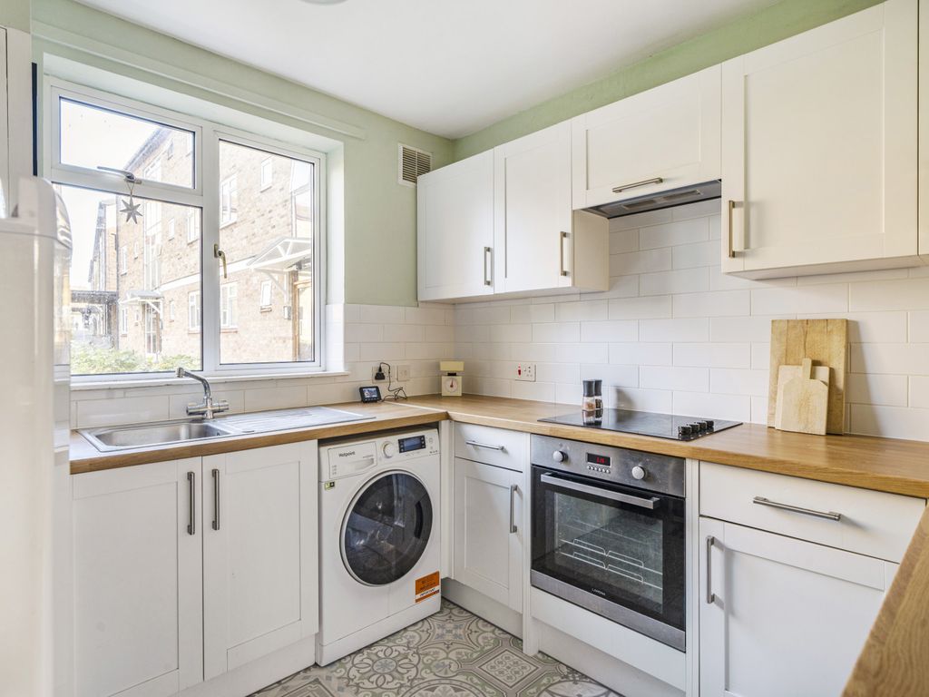 1 bed flat for sale in Millway Close, Oxford, Oxfordshire OX2, £240,000