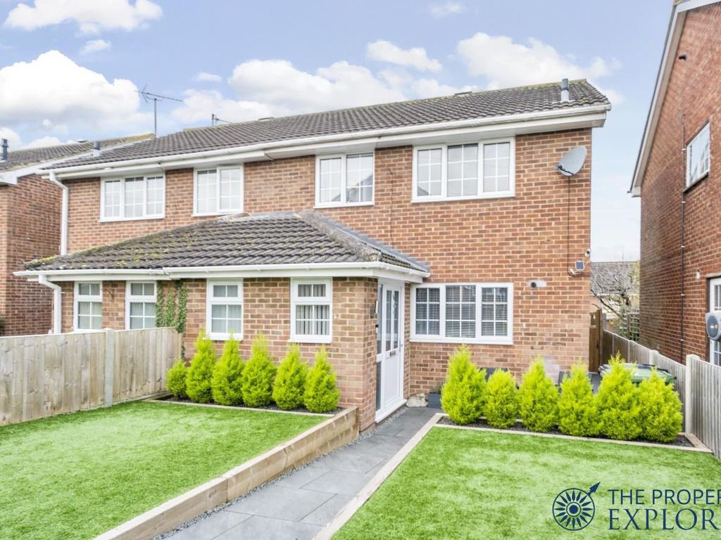 3 bed semi-detached house for sale in Loveridge Close, Basingstoke RG21, £360,000