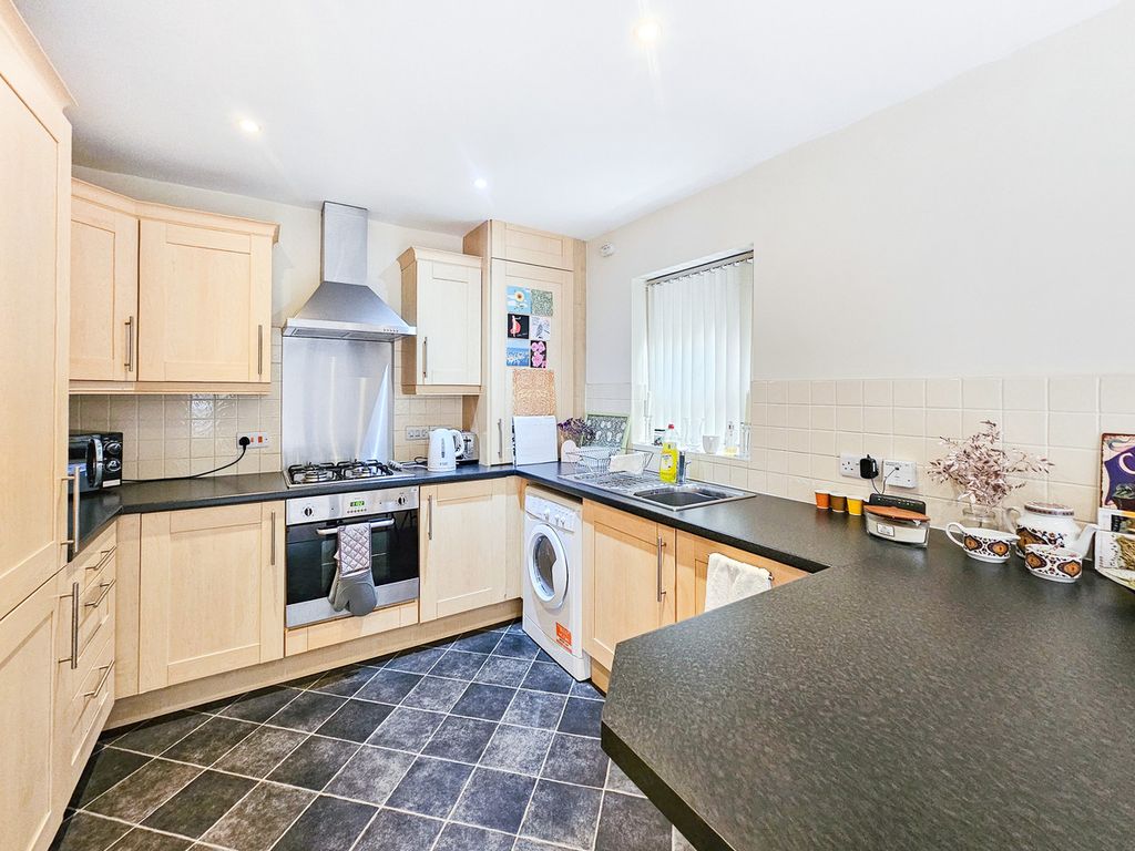 2 bed flat for sale in Valley Road, Sheffield S8, £120,000