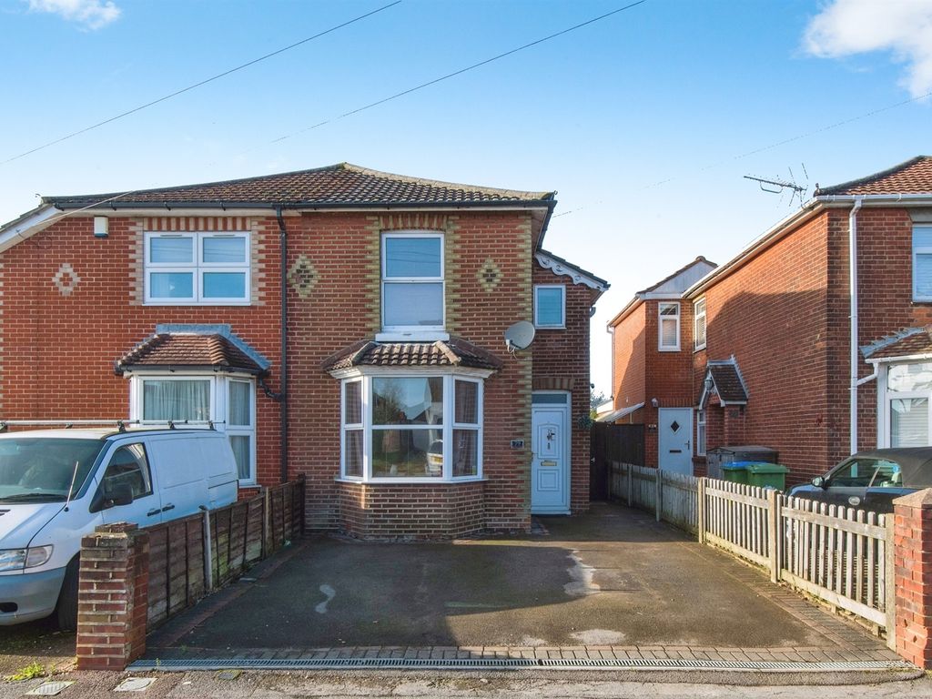3 bed semi-detached house for sale in Whites Road, Southampton SO19, £365,000