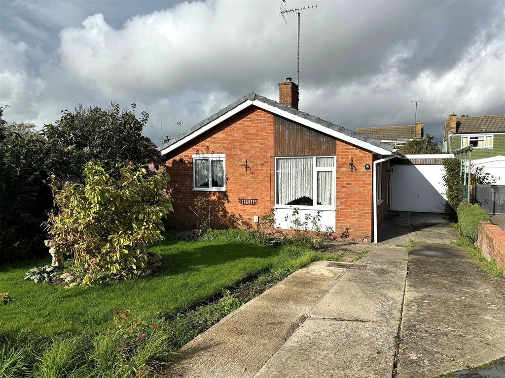 2 bed detached bungalow for sale in Kennet Road, Wroughton, Swindon SN4, £300,000