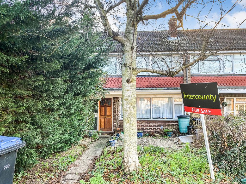 3 bed terraced house for sale in Elmbridge, Harlow CM17, £319,000