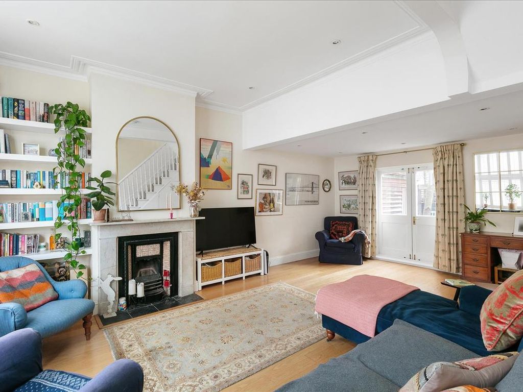 4 bed end terrace house for sale in Biscay Road, Hammersmith, London W6, £1,125,000