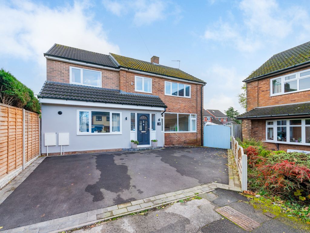 4 bed detached house for sale in Hillside, Brownhills WS8, £365,000