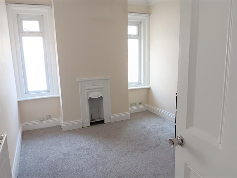 3 bed flat to rent in Sterte Road, Poole BH15, £1,200 pcm