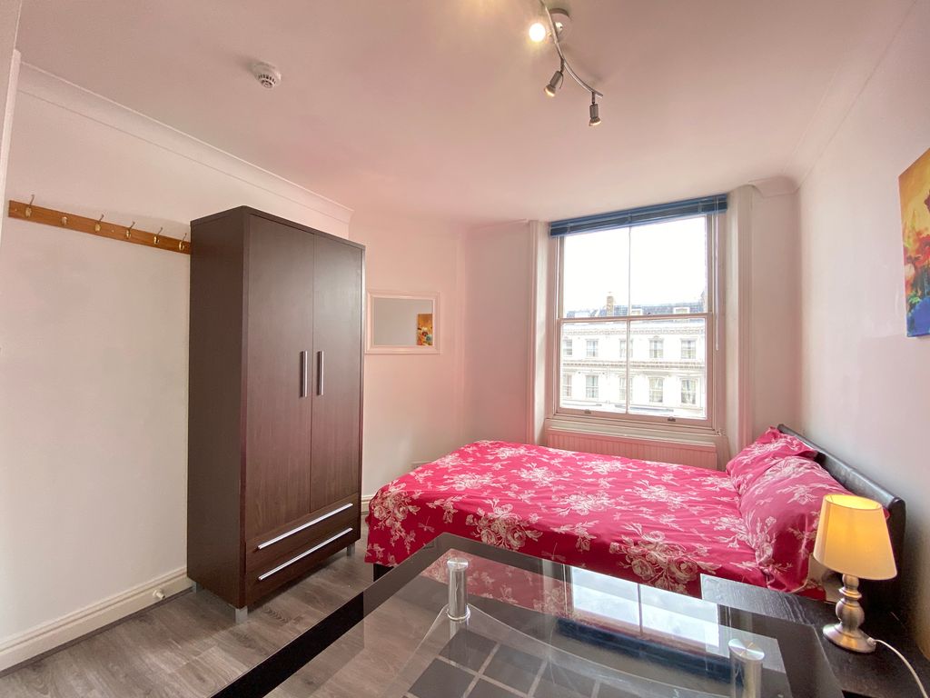 Studio to rent in Cromwell Road, London SW7, £1,603 pcm