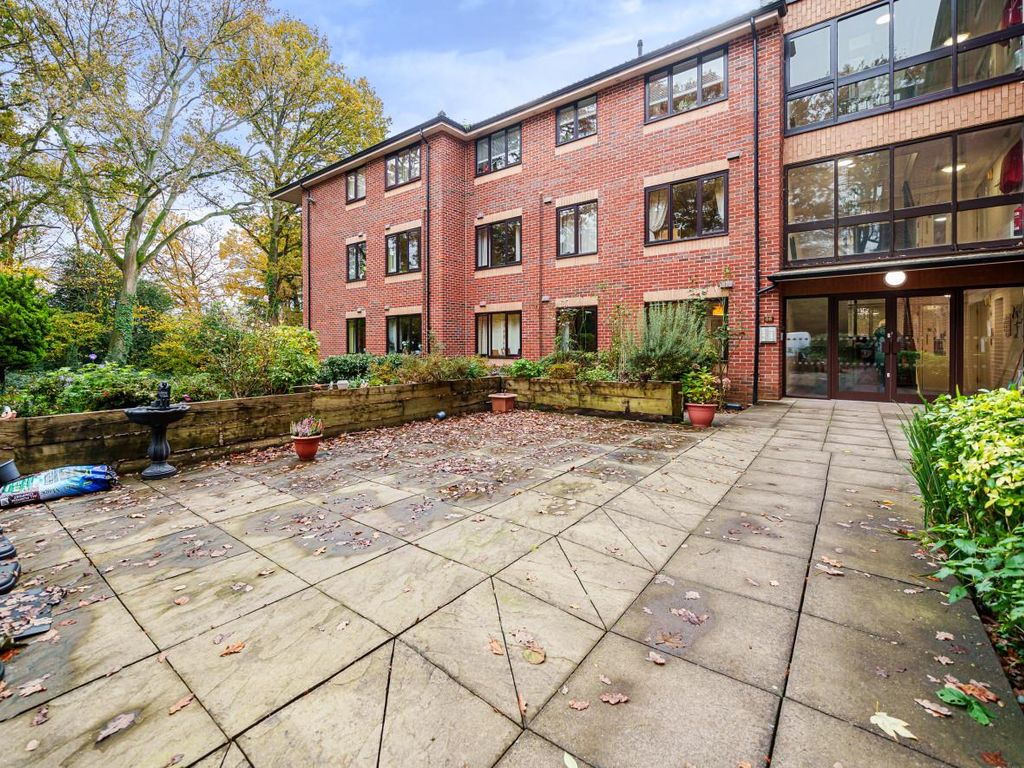 2 bed flat for sale in Winchester Road, Chandler's Ford, Eastleigh SO53, £160,000