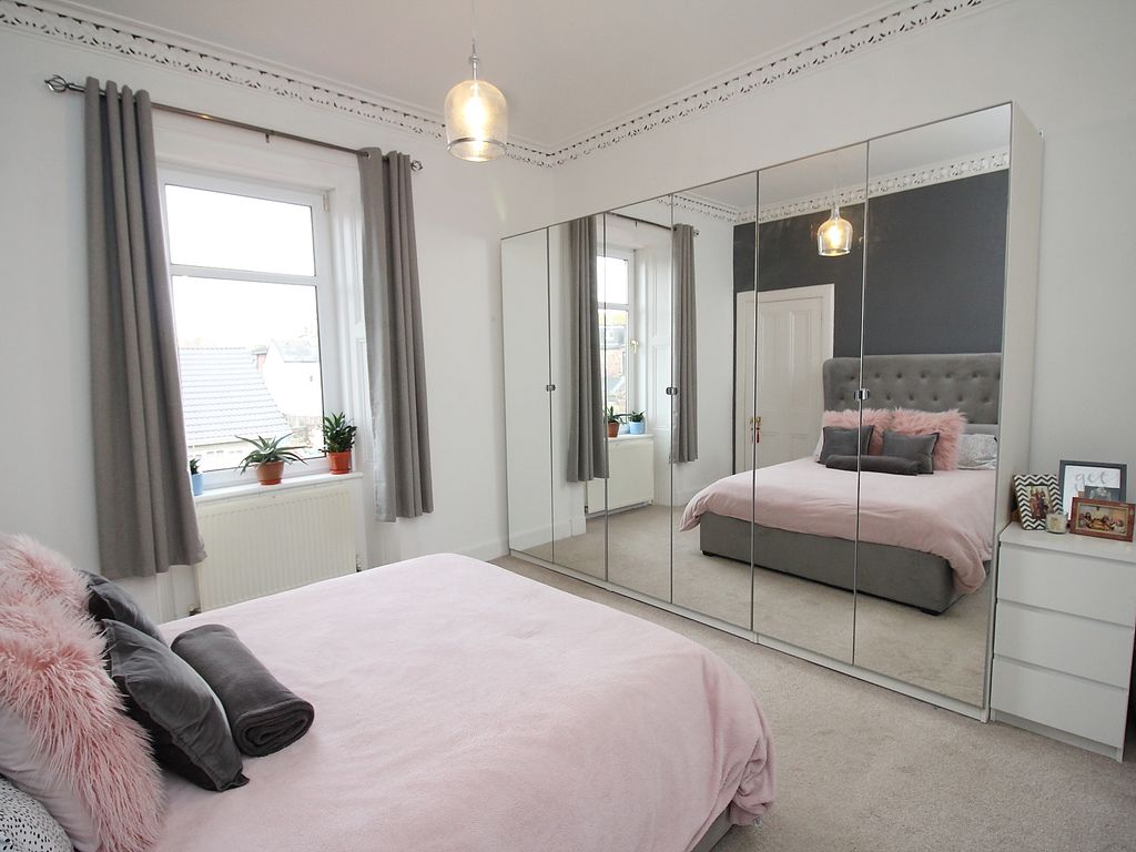 3 bed flat for sale in Upper Bridge Street, Alexandria G83, £112,000