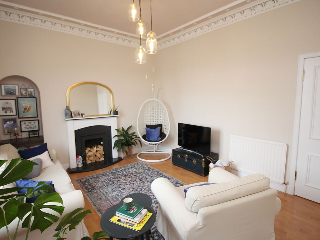 3 bed flat for sale in Upper Bridge Street, Alexandria G83, £112,000
