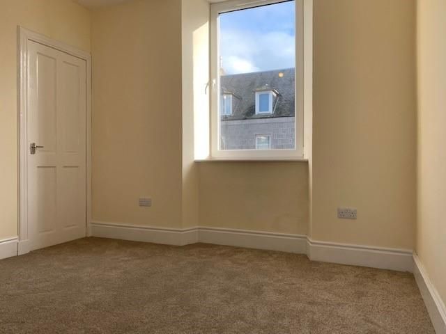 2 bed flat to rent in Menzies Road, Aberdeen AB11, £595 pcm