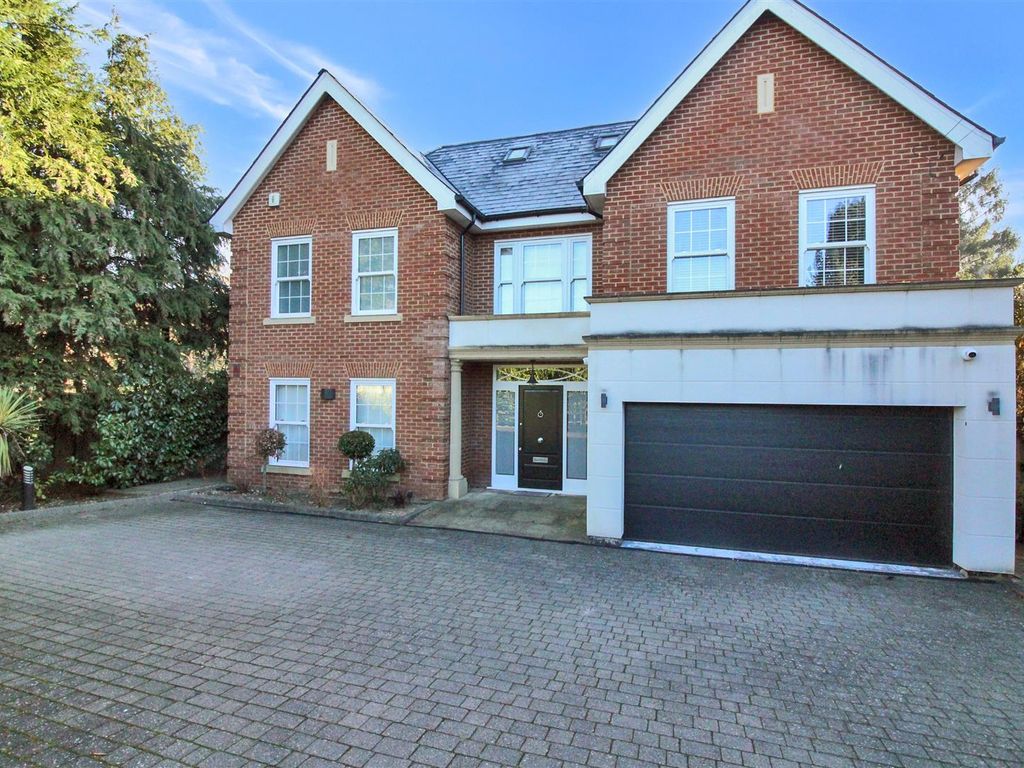5 bed detached house to rent in Abbey Road, Virginia Water GU25, £6,000 pcm