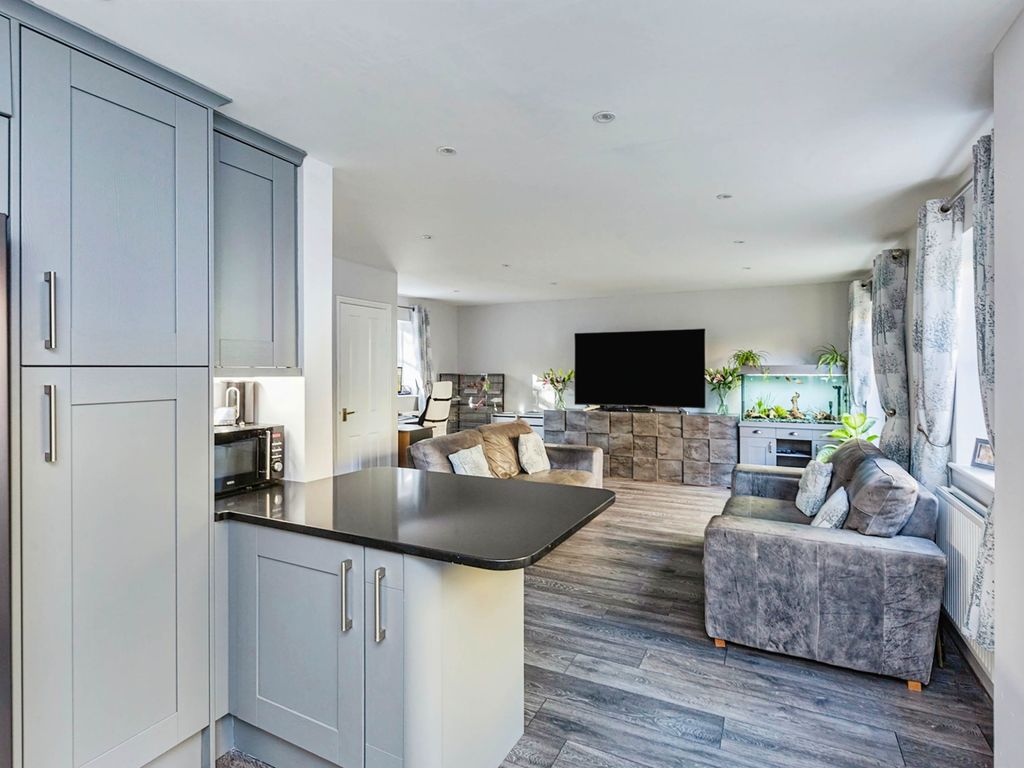 4 bed detached house for sale in Smeaton Close, Blakelands, Milton Keynes MK14, £450,000