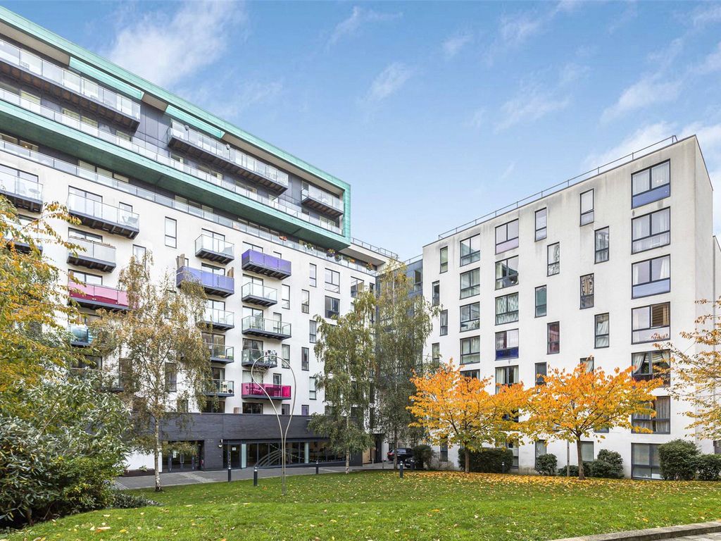 1 bed flat for sale in Conington Road, Lewisham SE13, £300,000