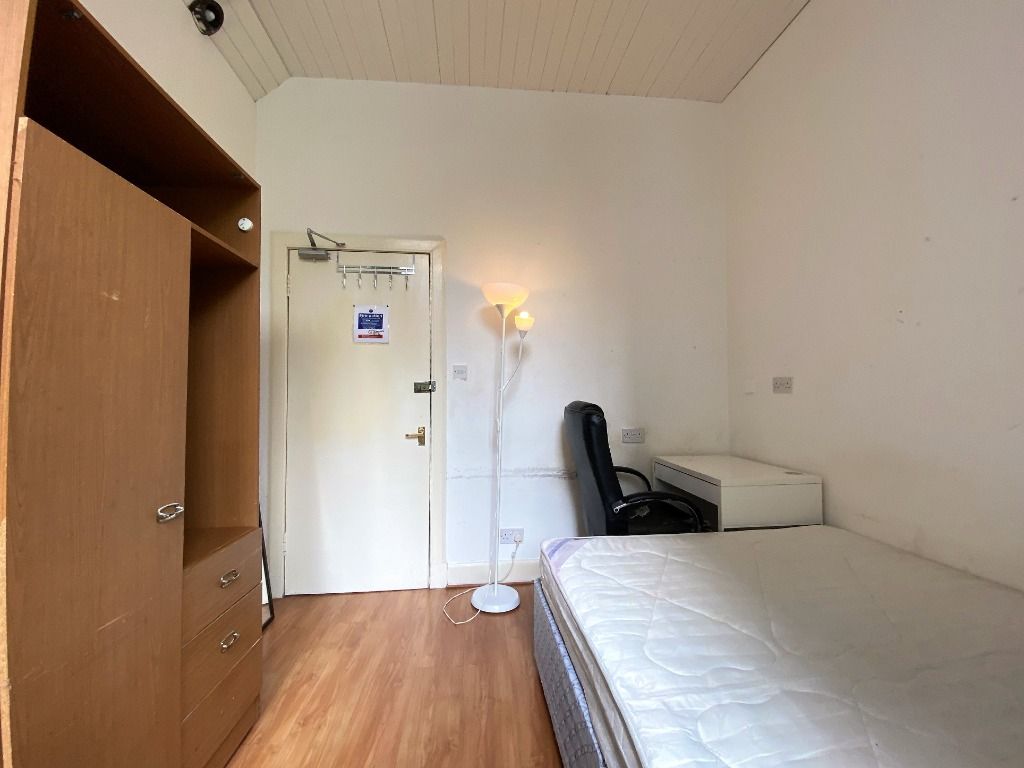 Room to rent in Newington Road, Newington, Edinburgh EH9, £700 pcm