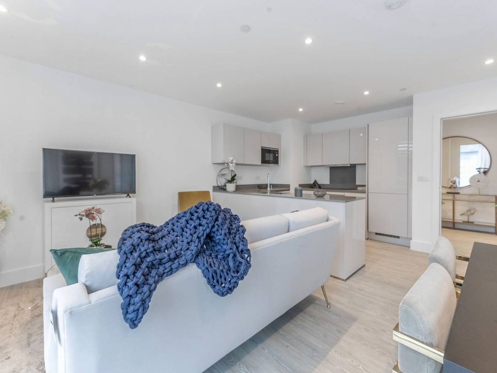 New home, 1 bed flat for sale in Easton Lodge, Hanwell W7, £370,000