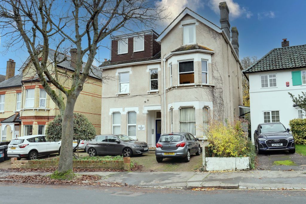 1 bed flat to rent in Birdhurst Rise, South Croydon CR2, £1,250 pcm