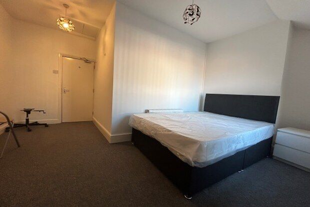 Room to rent in Picton Road, Liverpool L15, £420 pcm