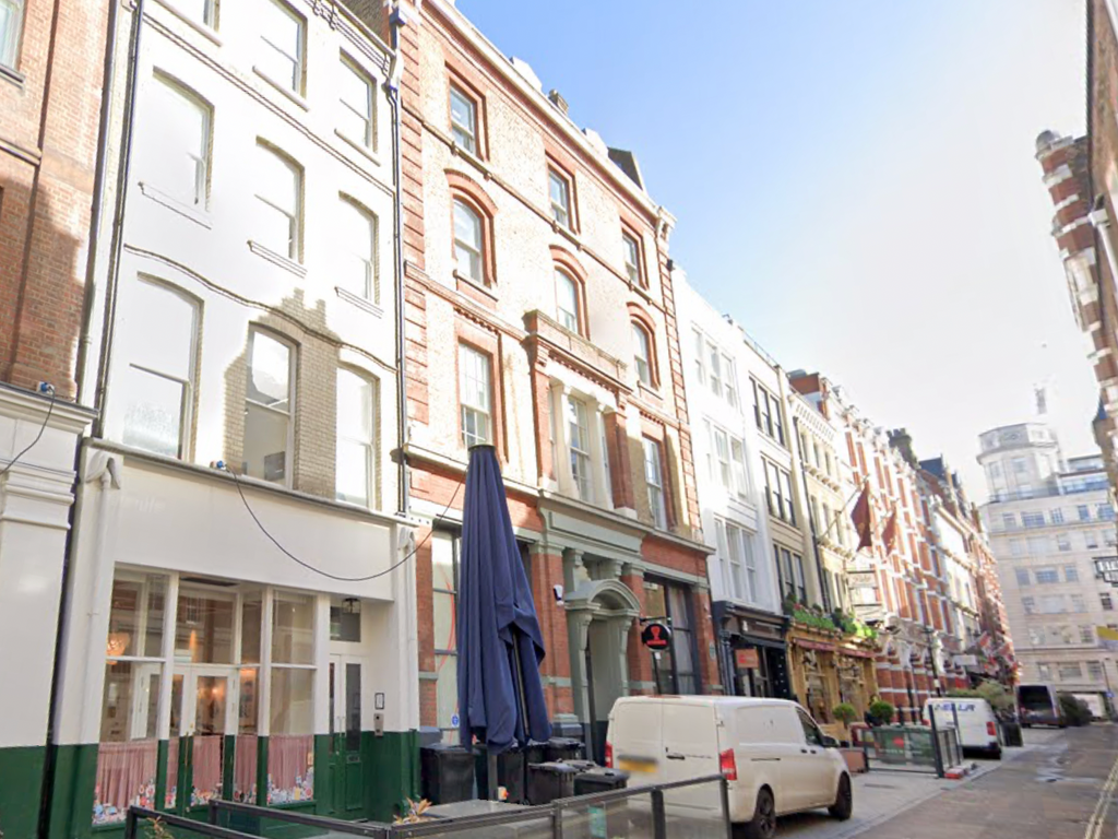 2 bed flat for sale in Covent Garden, London WC2E, £975,000