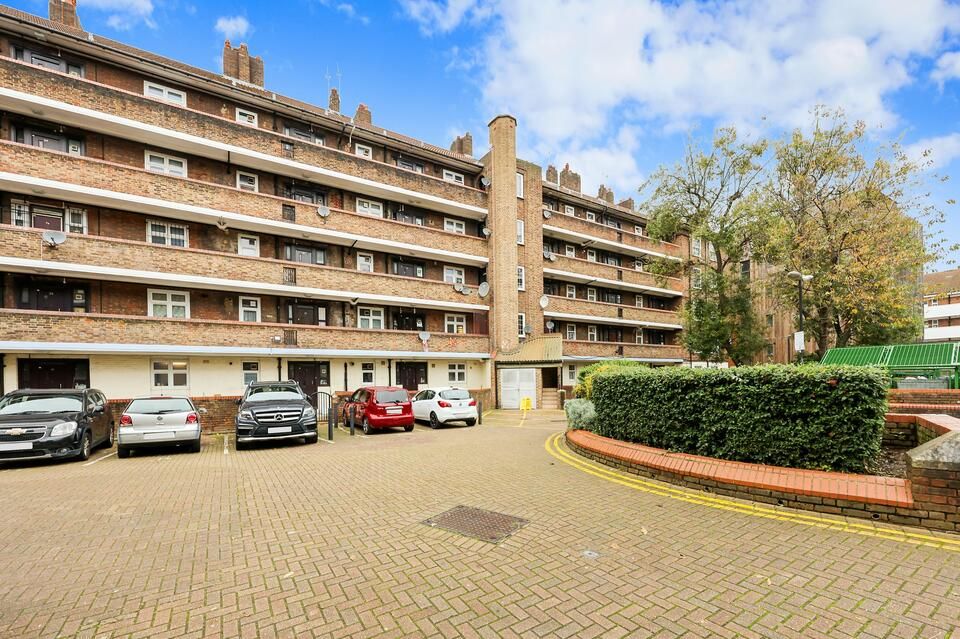 2 bed flat for sale in Bowling Green Street, London SE11, £350,000