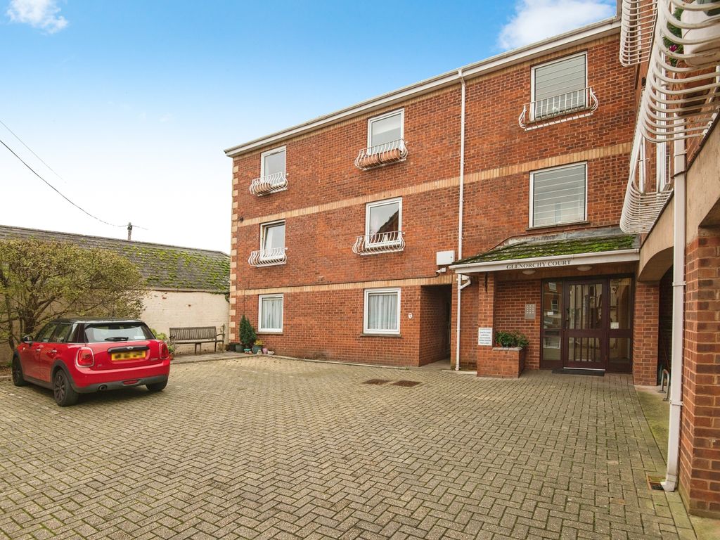 2 bed flat for sale in Exeter Road, Exmouth, Devon EX8, £125,000
