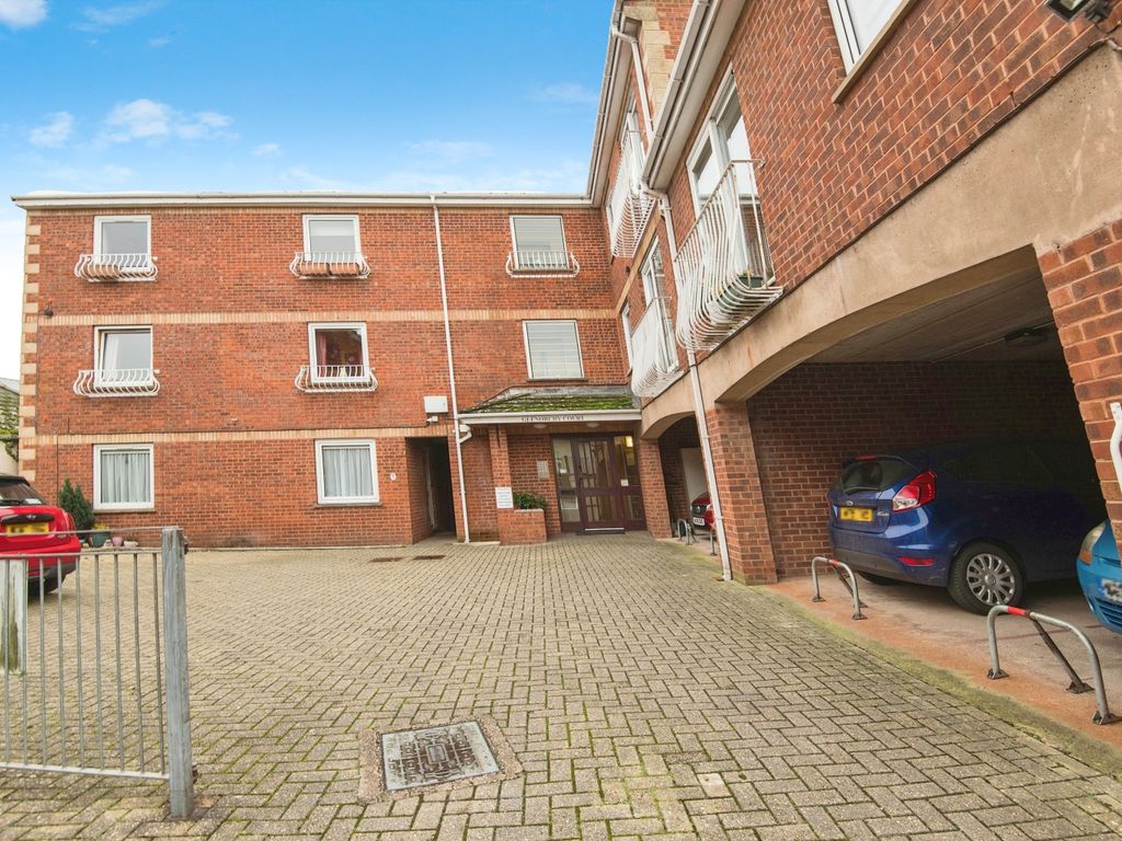 2 bed flat for sale in Exeter Road, Exmouth, Devon EX8, £125,000