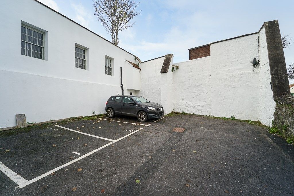 2 bed flat for sale in West Street, Banwell BS29, £180,000