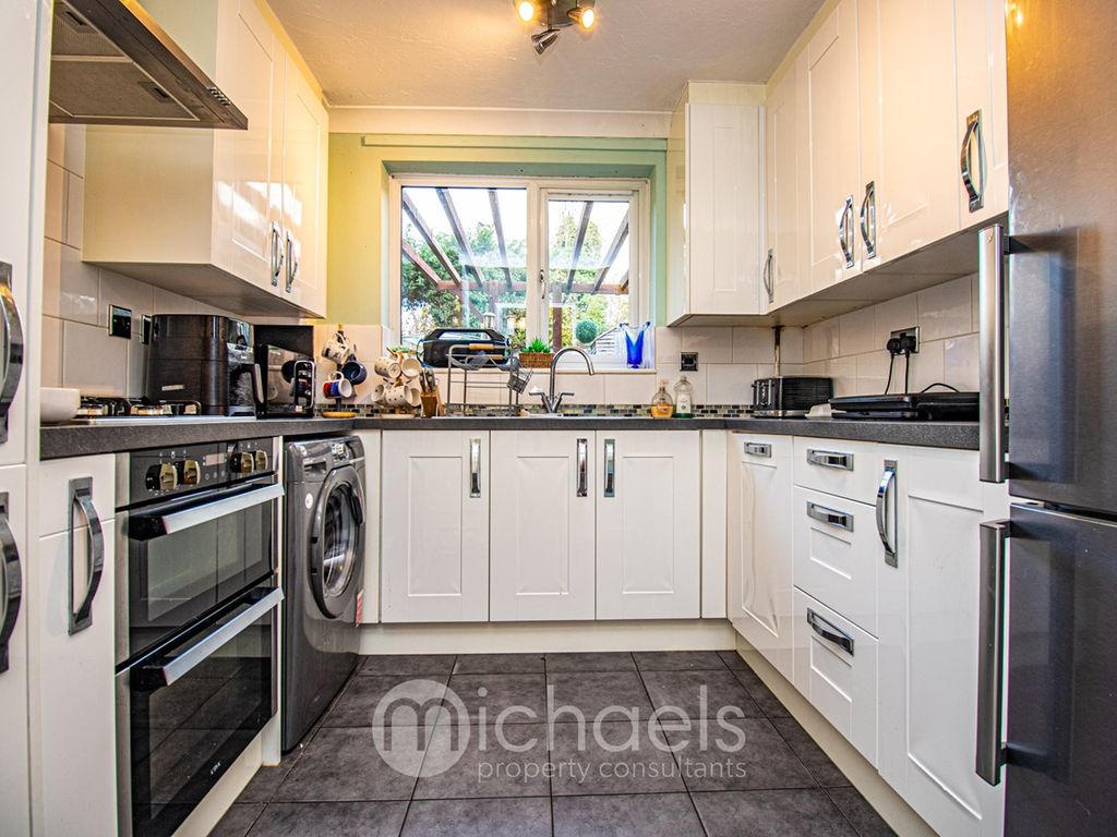 3 bed terraced house for sale in Mill Hill, Braintree CM7, £295,000