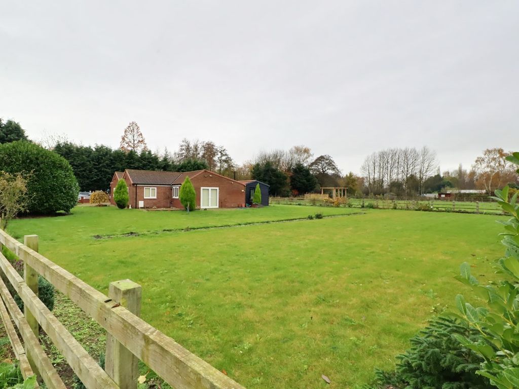3 bed detached bungalow for sale in Turbary, Epworth DN9, £495,000