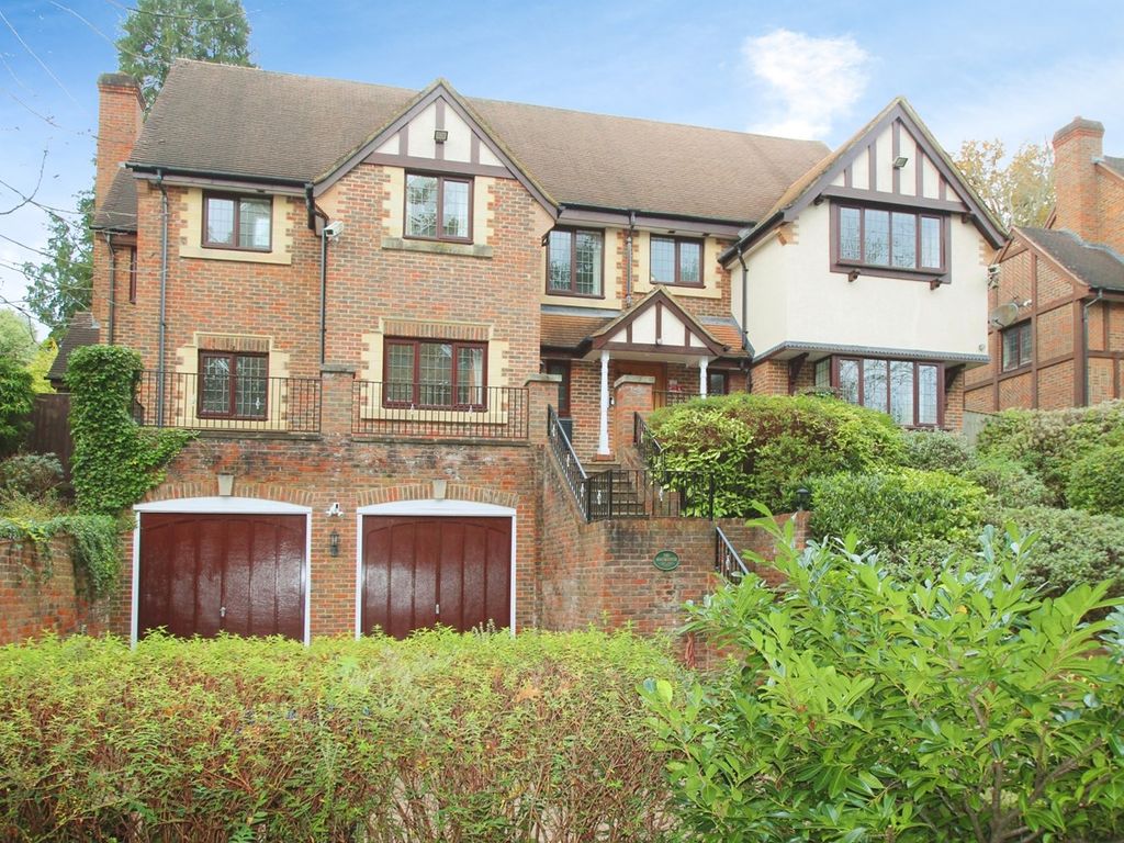 5 bed detached house to rent in Lower Road, Gerrards Cross SL9, £3,850 pcm