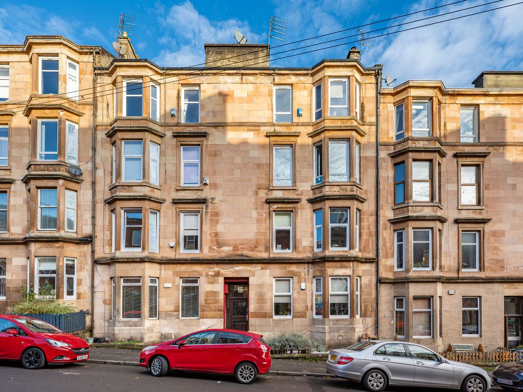 2 bed flat for sale in Bolton Drive, Battlefield, Glasgow G42, £145,000