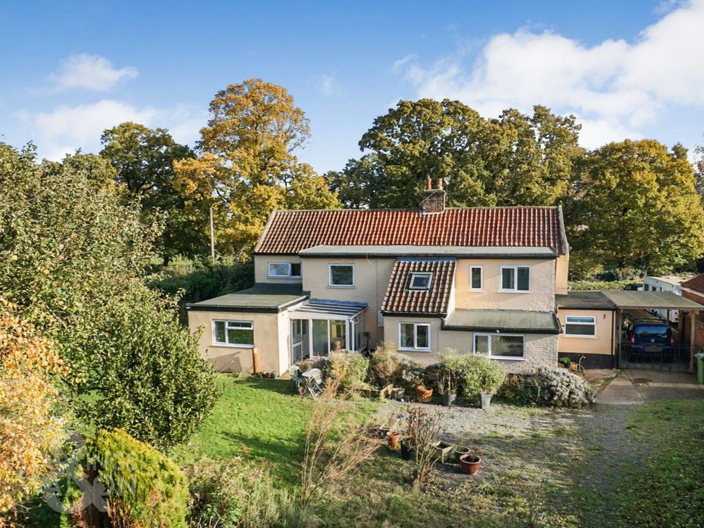 5 bed cottage for sale in The Green, Freethorpe, Norwich NR13, £425,000