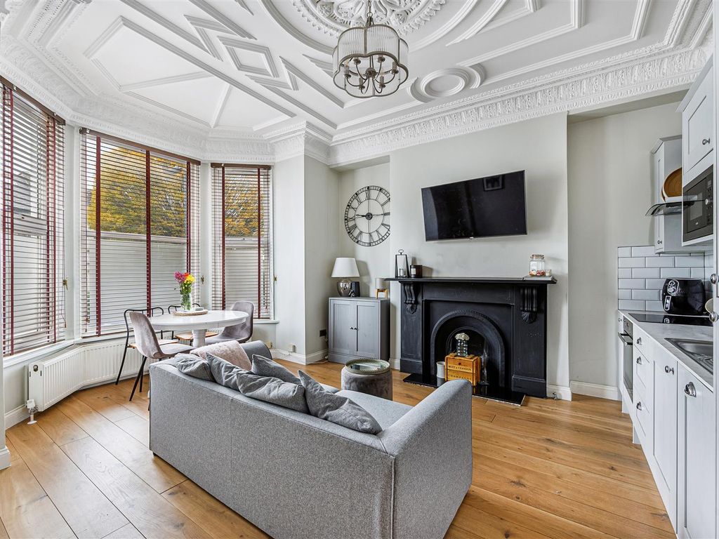 2 bed flat for sale in Larden Road, Acton, London W3, £465,000