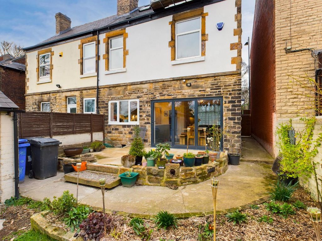 4 bed property for sale in City Road, Sheffield S2, £300,000