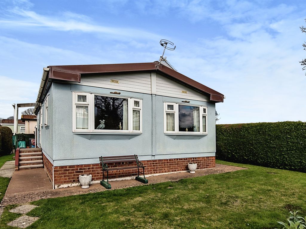 2 bed mobile/park home for sale in Valley Road, Clyst St. Mary, Exeter EX5, £200,000