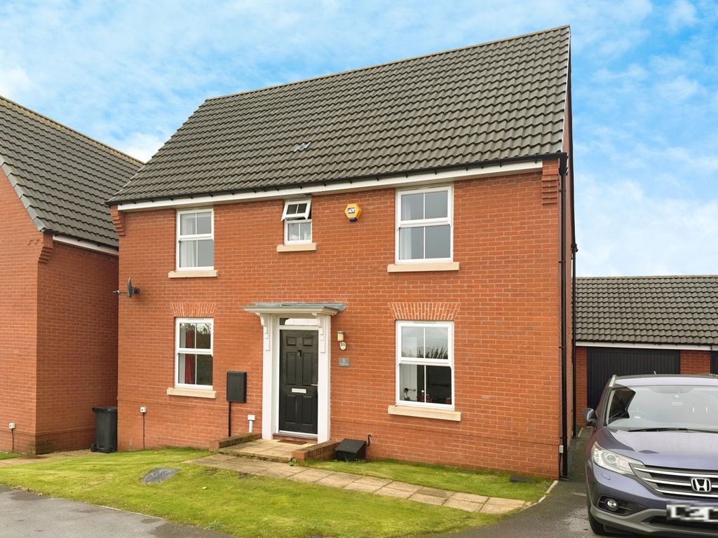 3 bed detached house for sale in Field View, Oulton, Leeds LS26, £400,000