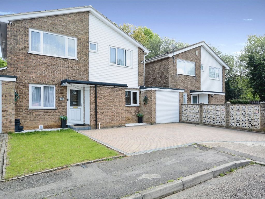 4 bed detached house for sale in East Priors Court, Northampton NN3, £379,950