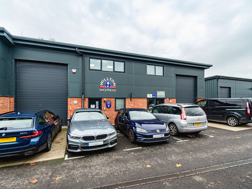 Warehouse to let in Unit 9 Pintail Business Park, Ringwood BH24, £18,750 pa