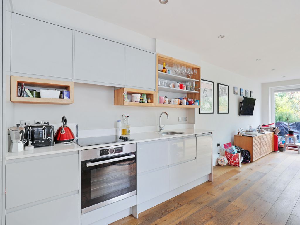 3 bed flat for sale in Glenarm Road, London E5, £795,000