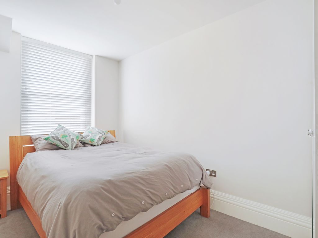 3 bed flat for sale in Glenarm Road, London E5, £795,000