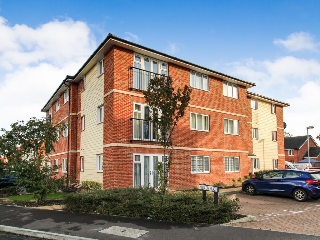 2 bed flat for sale in Henlow Place, Farnborough GU14, £250,000
