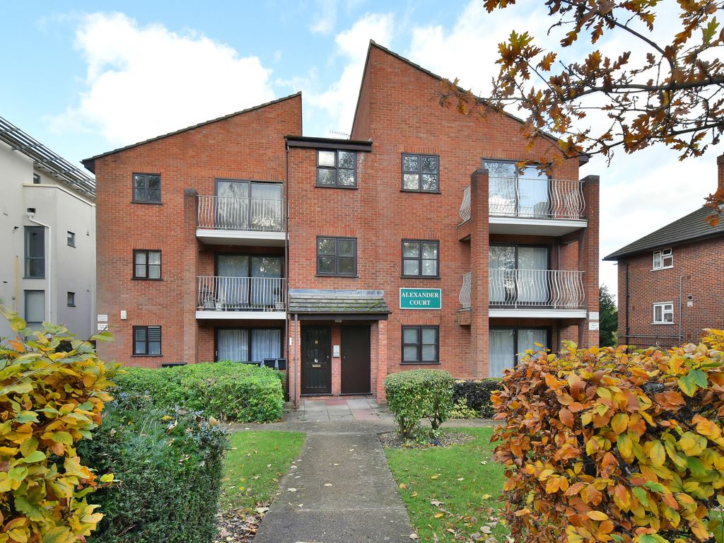 1 bed flat to rent in Alexander Court, 89 Bromley Road, Bromley, Kent BR2, £1,400 pcm