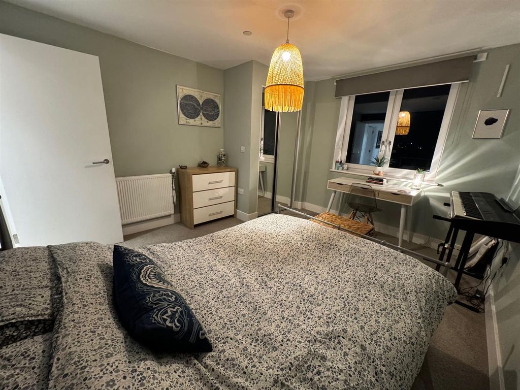 1 bed flat for sale in Burnt Oak Broadway, Burnt Oak, Edgware HA8, £148,000