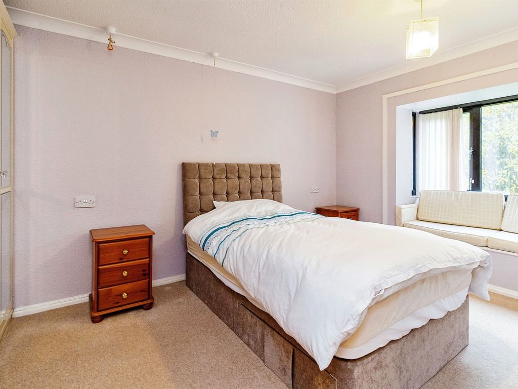 2 bed flat for sale in The Mount, Simpson, Milton Keynes MK6, £185,000