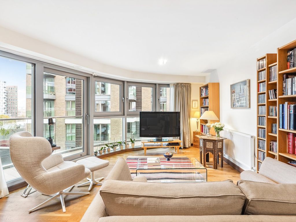 2 bed flat for sale in Bridges Court, London SW11, £148,750