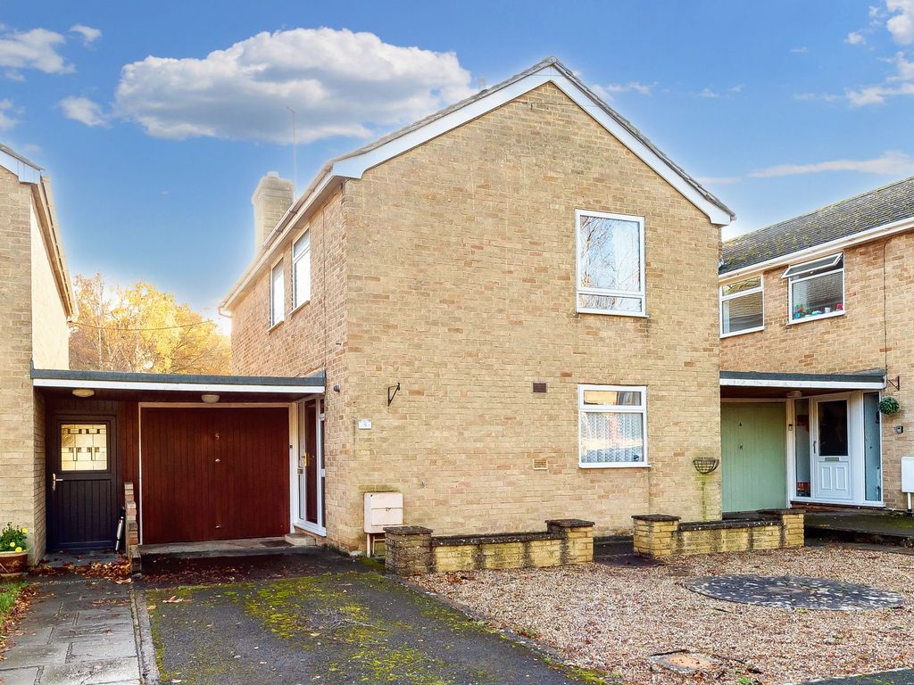 3 bed link-detached house for sale in Leigh Close, North Leigh OX29, £450,000