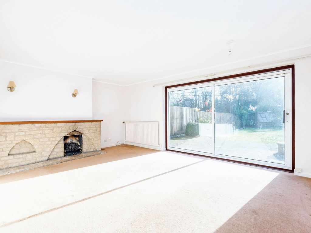3 bed link-detached house for sale in Leigh Close, North Leigh OX29, £450,000