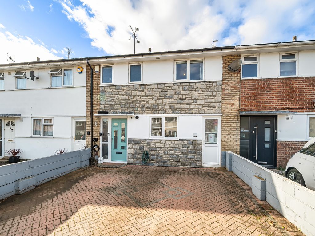 3 bed terraced house for sale in Appleford Road, Reading, Berkshire RG30, £360,000
