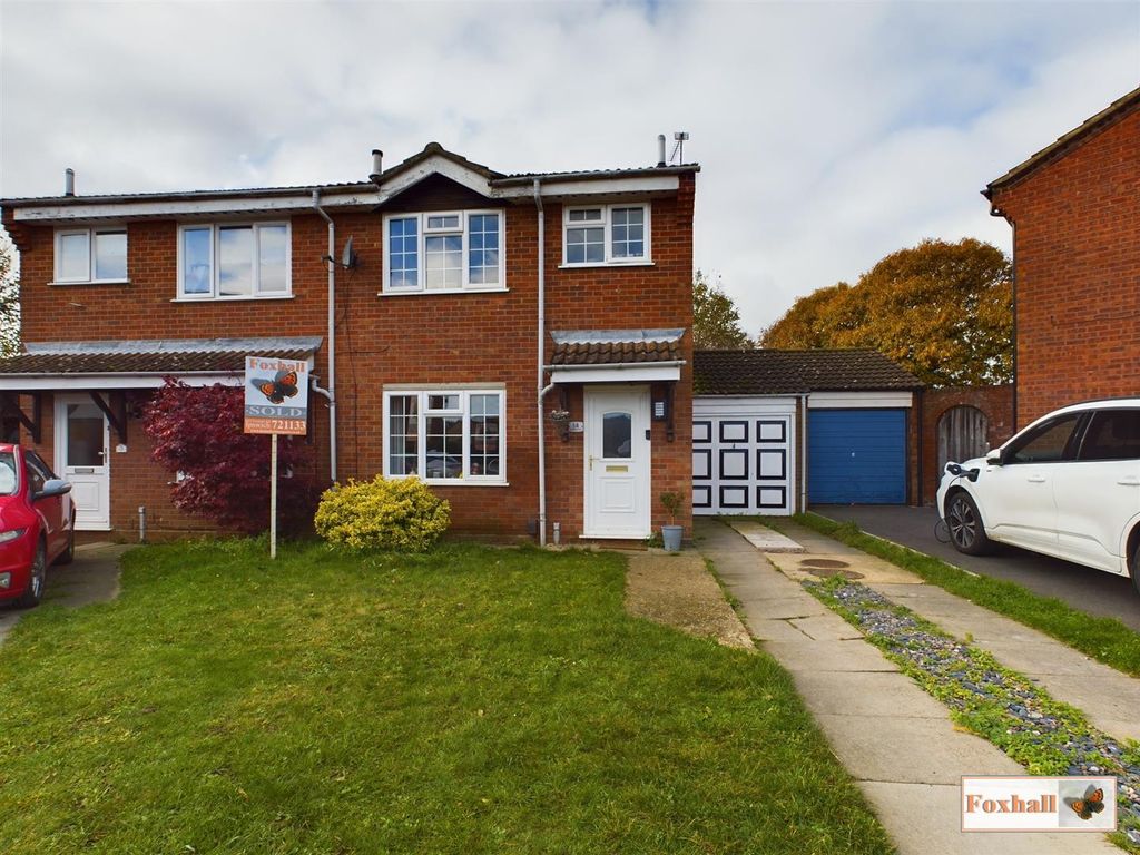 3 bed semi-detached house for sale in Swatchway Close, Ipswich IP3, £260,000
