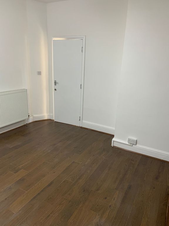 Studio to rent in Toller Lane, Bradford BD8, £585 pcm